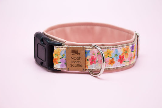 Hundehalsband MAIVI mit Blumenmuster in Rosa, Rot, Blau und Gelb