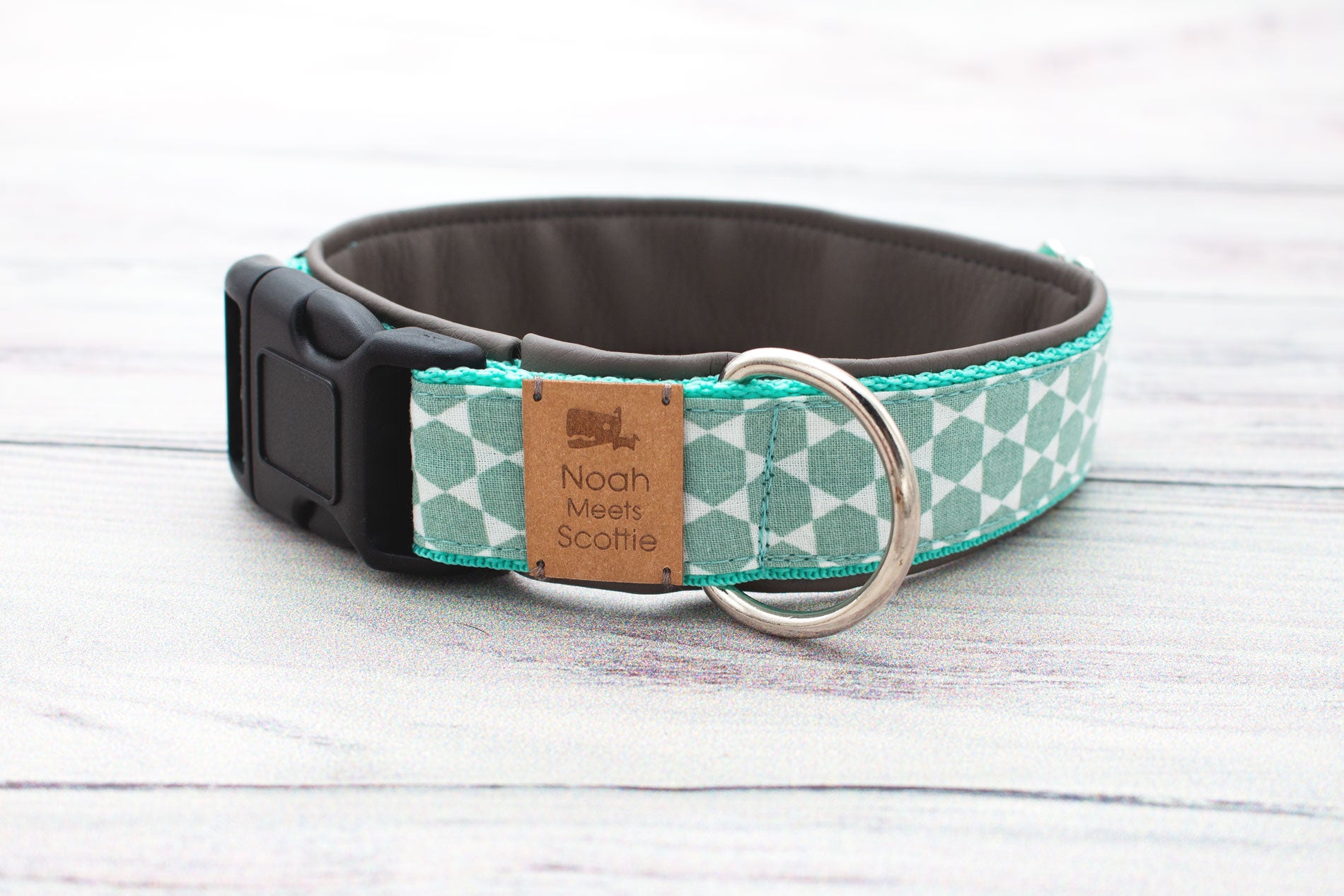 Hundehalsband MARLON – mintfarbenes Band mit geometrischem Muster, gepolstert