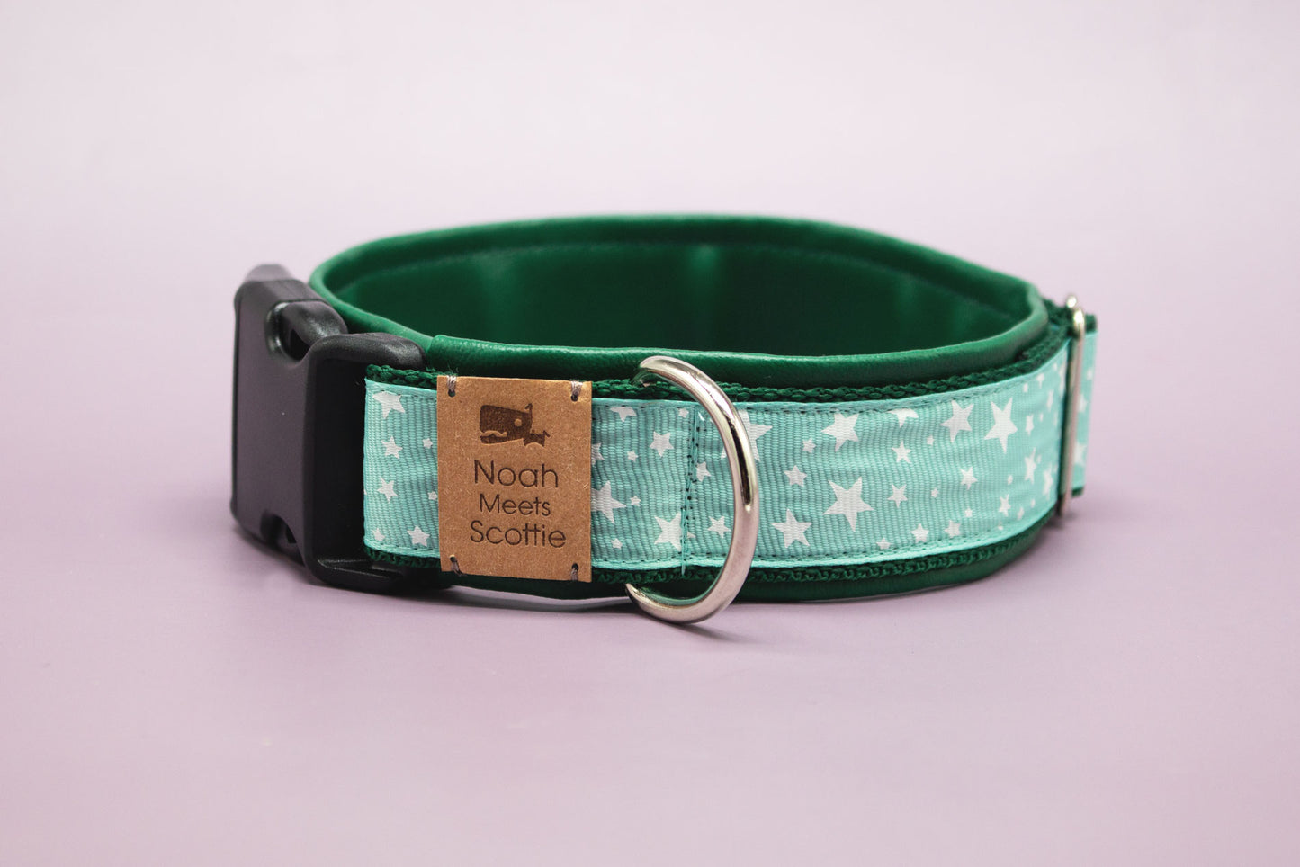 Detailansicht Hundehalsband MINTY, weich gefüttert mit dunkelgrünem Kunstleder
