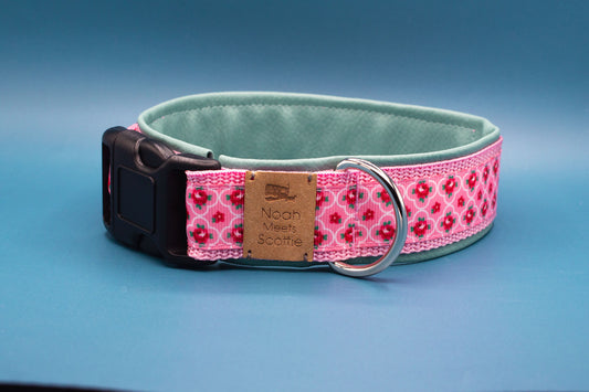 Hundehalsband OPHELIA mit Rosenmuster und Gitterdesign in Pink