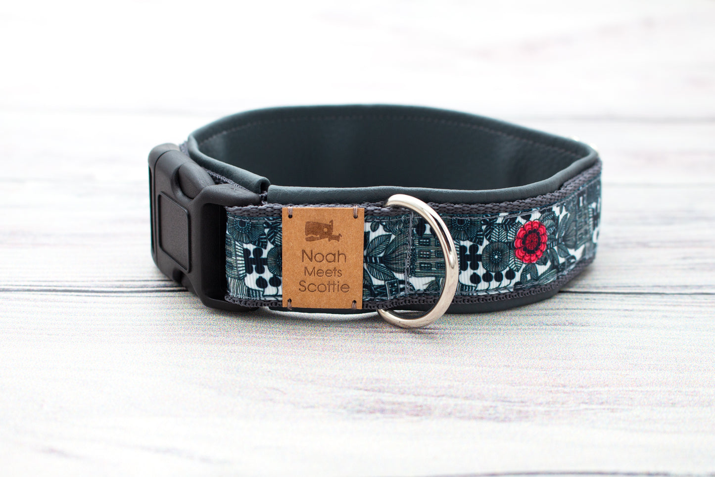 Hundehalsband MISTER FLINT von vorne – modernes Design mit Stadtmotiven und floralen Elementen