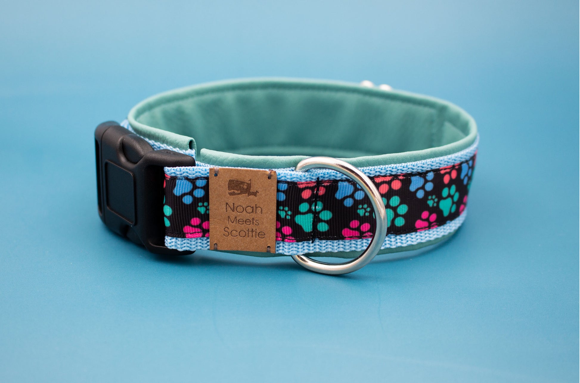 Detailansicht Hundehalsband PAWFECT, weich gefüttert mit schwarzem Kunstleder