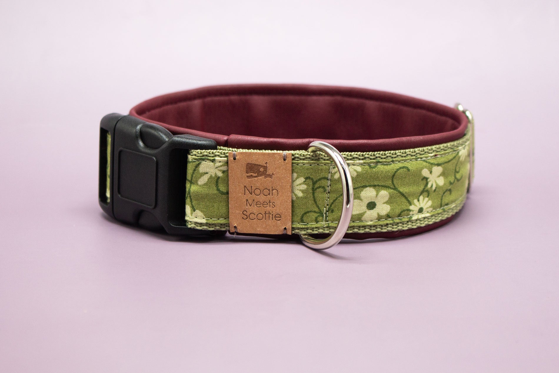Hundehalsband SUSI – elegantes bayerisches Hundehalsband mit Blumenmotiv und Bordeaux-Fütterung