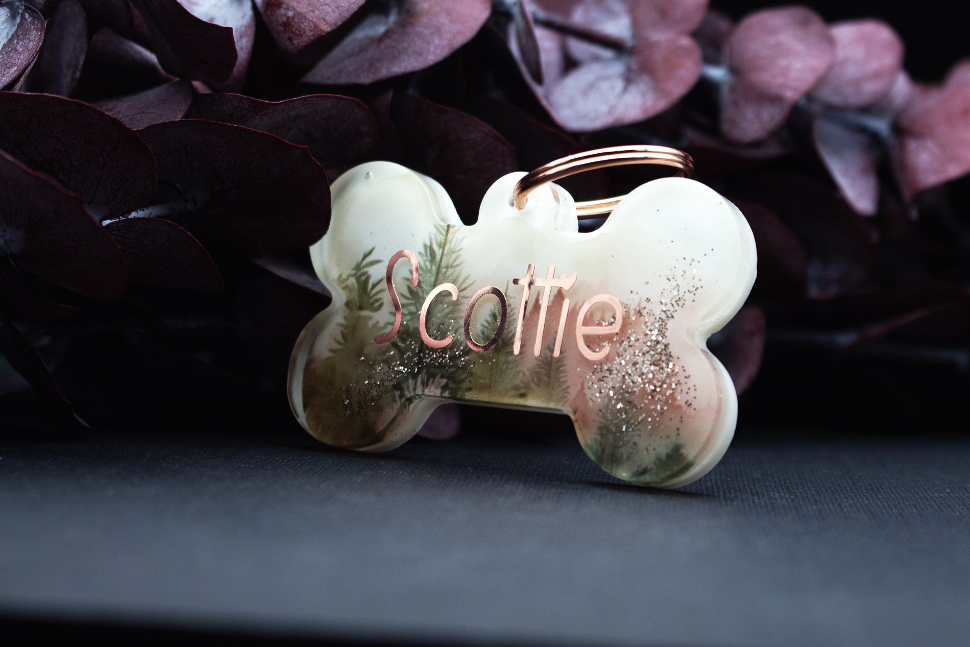 Einzigartige Hundemarke NEBELPFAD aus Resin mit Waldmotiv, Name & Telefonnummer möglich, wetterfest und handgefertigt