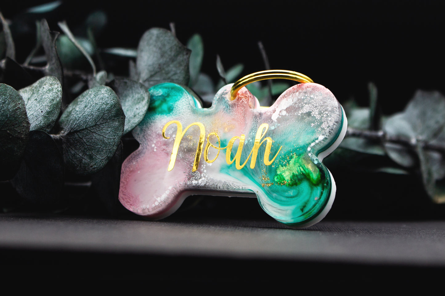 Personalisierte Hundemarke PERLENGRUND mit Perlmutt-Optik, Name in Goldschrift, wetterfestes Unikat