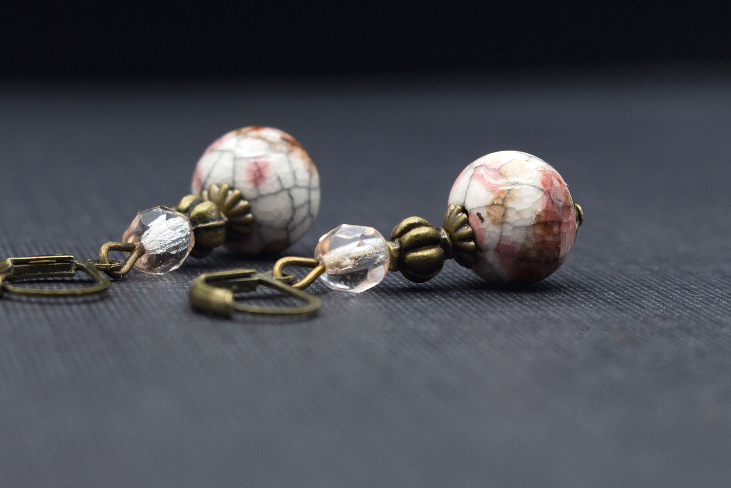 Keramik Ohrringe Rosa Weiß Vintage Mosaik – romantischer Boho Schmuck
