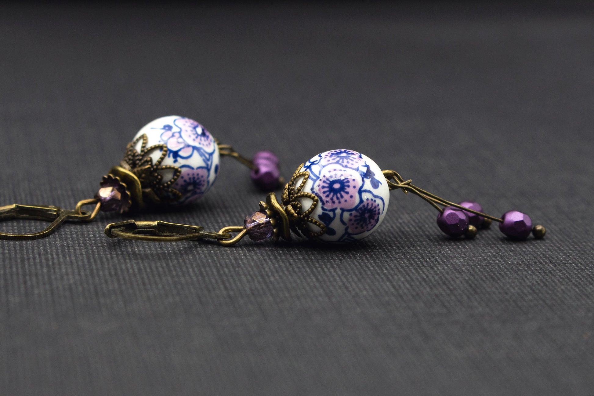 Keramik Ohrringe Weiß Lila Flieder – stilvoller Schmuck für Frauen