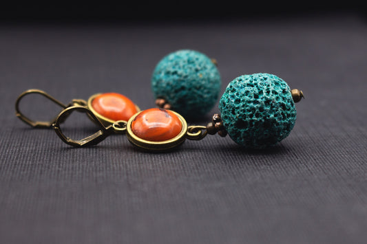 Ohrhänger mit Lavaperlen in Türkisgrün und Cabochon Orange – eleganter Vintage Schmuck