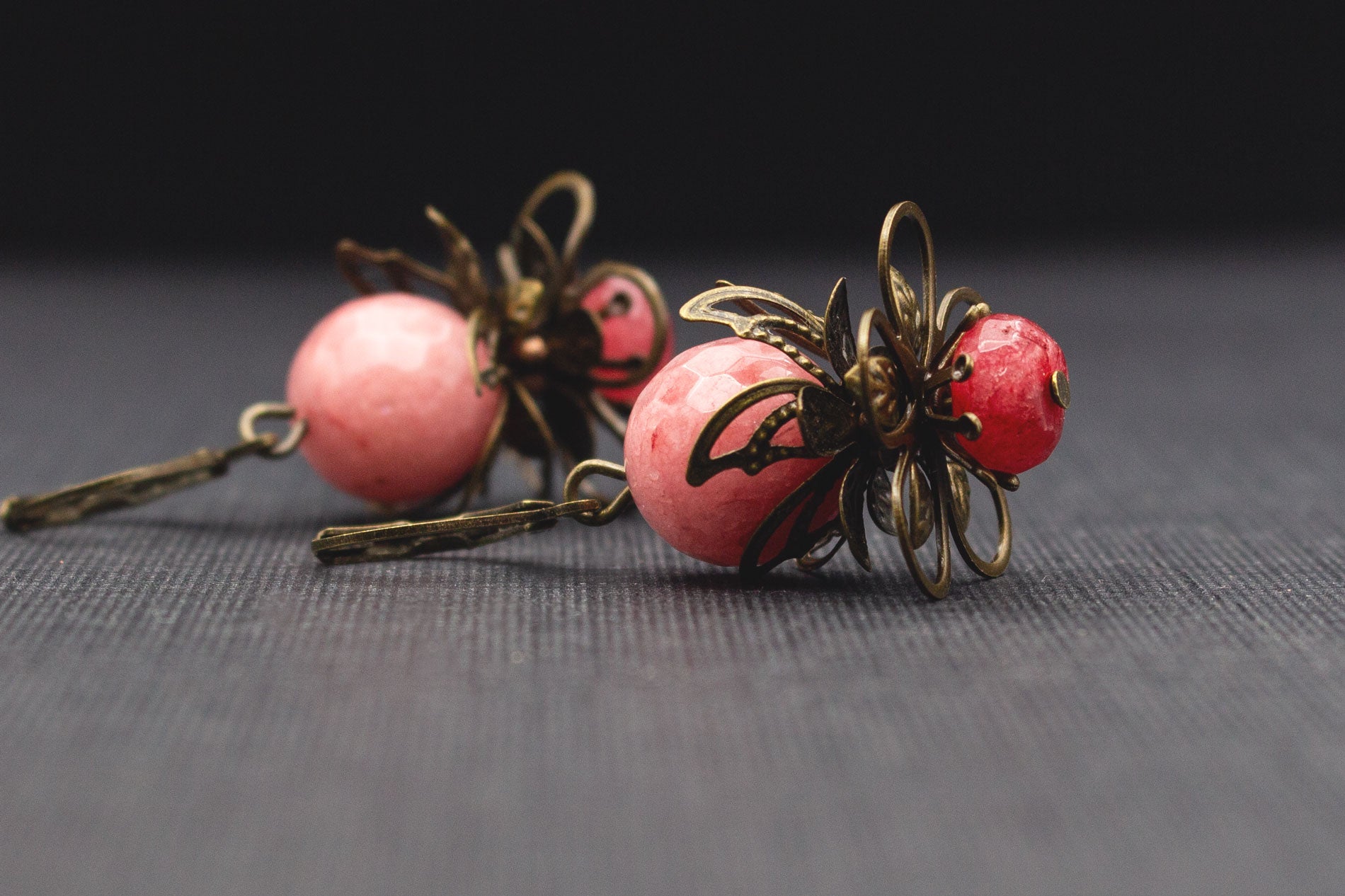 Romantische Ohrringe Rosa Glasperlen – Ohrschmuck verspielt im Vintage Stil