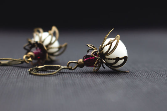 Perlen Ohrringe in Weiß und Fuchsia mit Glasperlen im Vintage Look
