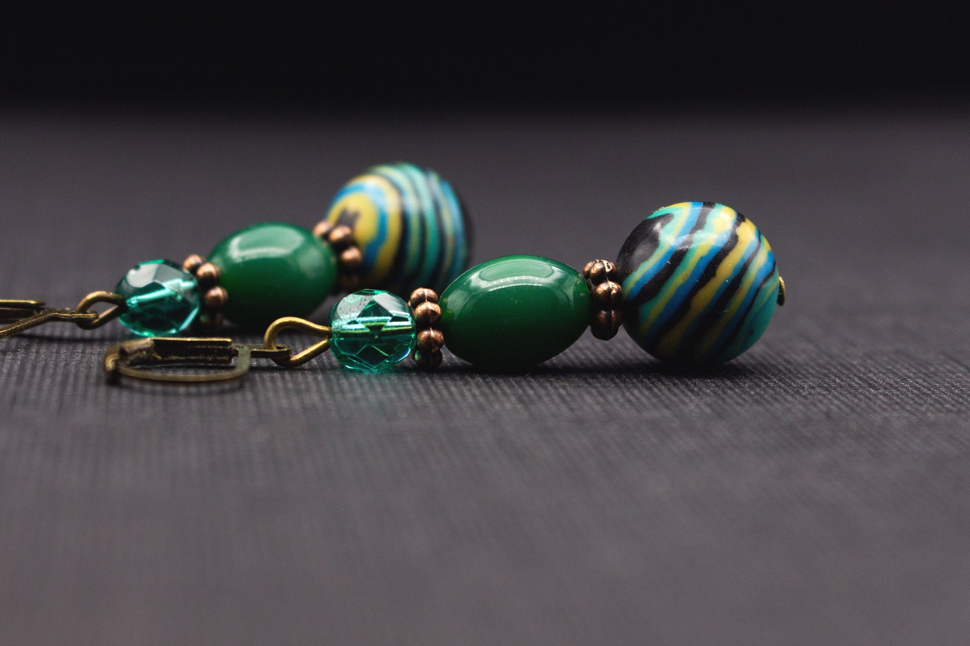 Perlenohrringe modern Grün Gelb Türkis – Schmuck Geschenk für Frauen