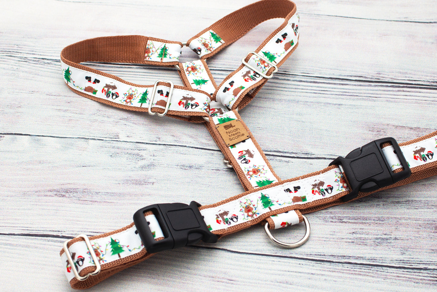 Weihnachtsdesign Hundegeschirr SANTA SQUAD, festliche Hundeillustrationen auf Weiß