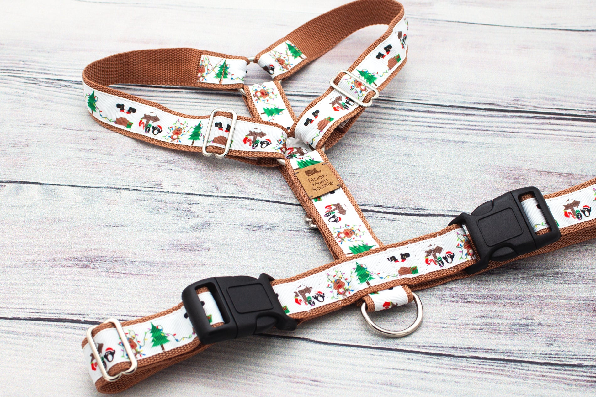 Weihnachtsdesign Hundegeschirr SANTA SQUAD, festliche Hundeillustrationen auf Weiß