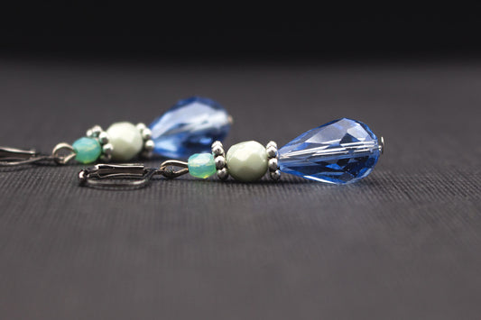 Tropfenohrringe Hellblau und Mint mit funkelnden Glasperlen – eleganter Schmuck