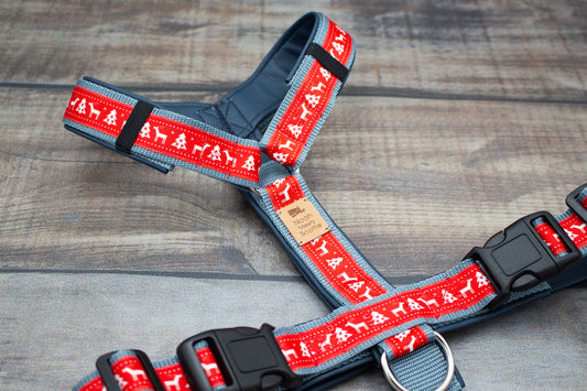Hundegeschirr FREYA Weihnachten, rotes Design mit Rentieren und Tannenbäumen, gepolstert verstellbar